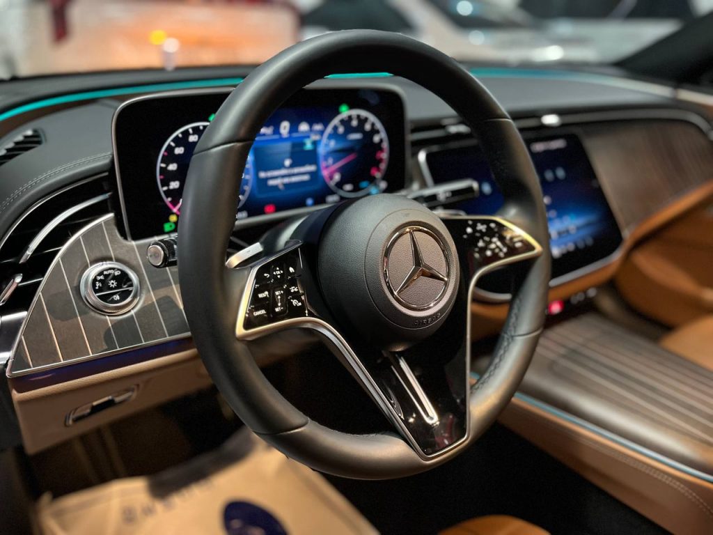 Mercedes Benz E-class W214 E300