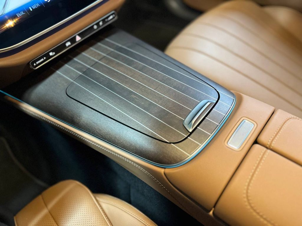 Mercedes Benz E-class W214 E300