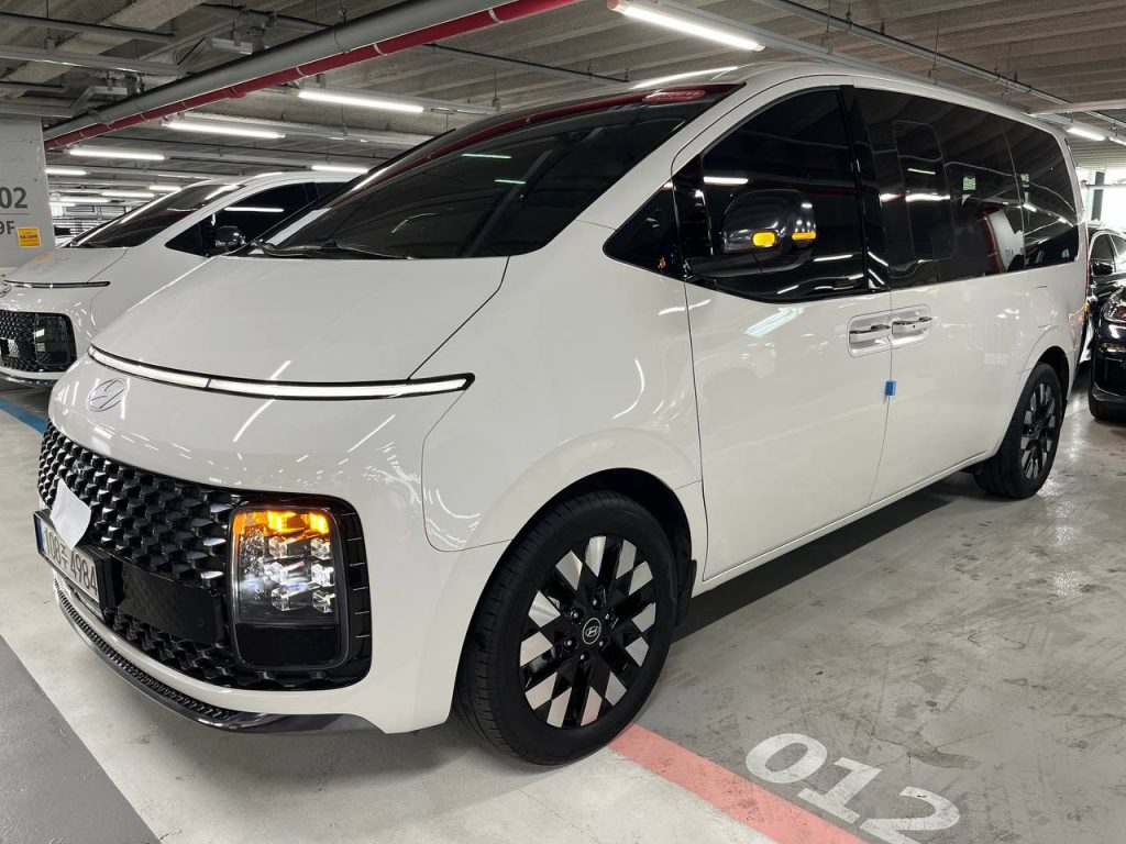 Hyundai Staria1.6 HEV Lounge 7 seater Inspiration