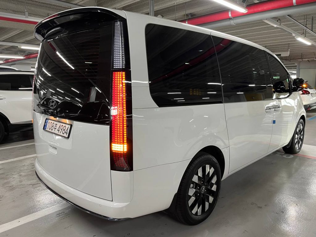 Hyundai Staria1.6 HEV Lounge 7 seater Inspiration