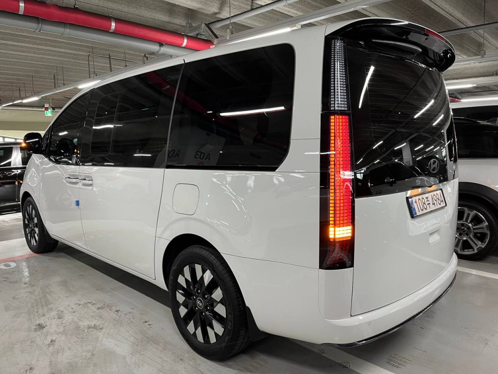 Hyundai Staria1.6 HEV Lounge 7 seater Inspiration