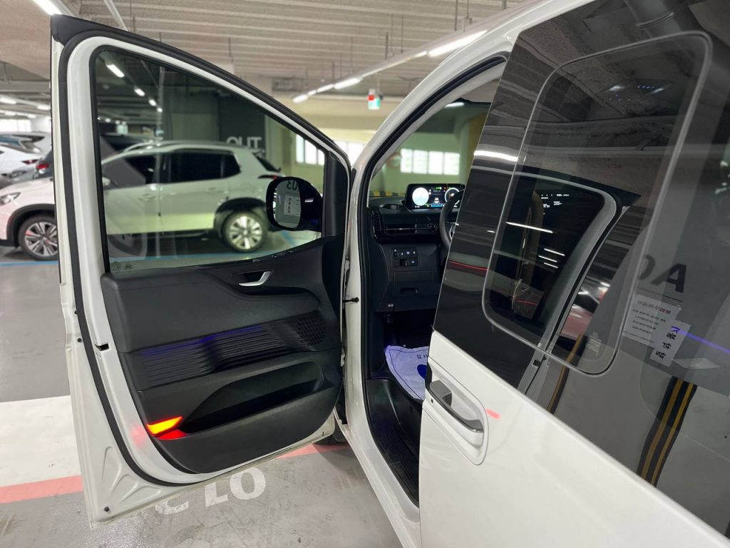 Hyundai Staria1.6 HEV Lounge 7 seater Inspiration