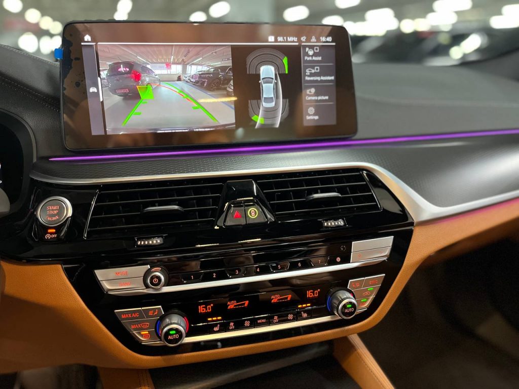BMW (G30) 520i M Sport