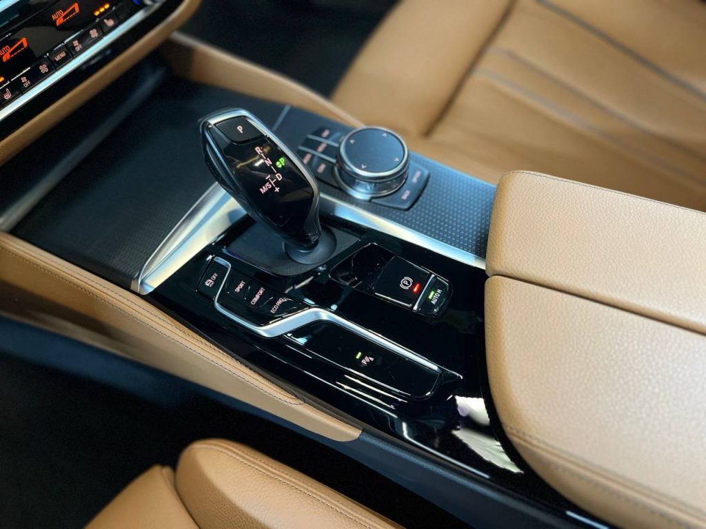 BMW (G30) 520i M Sport